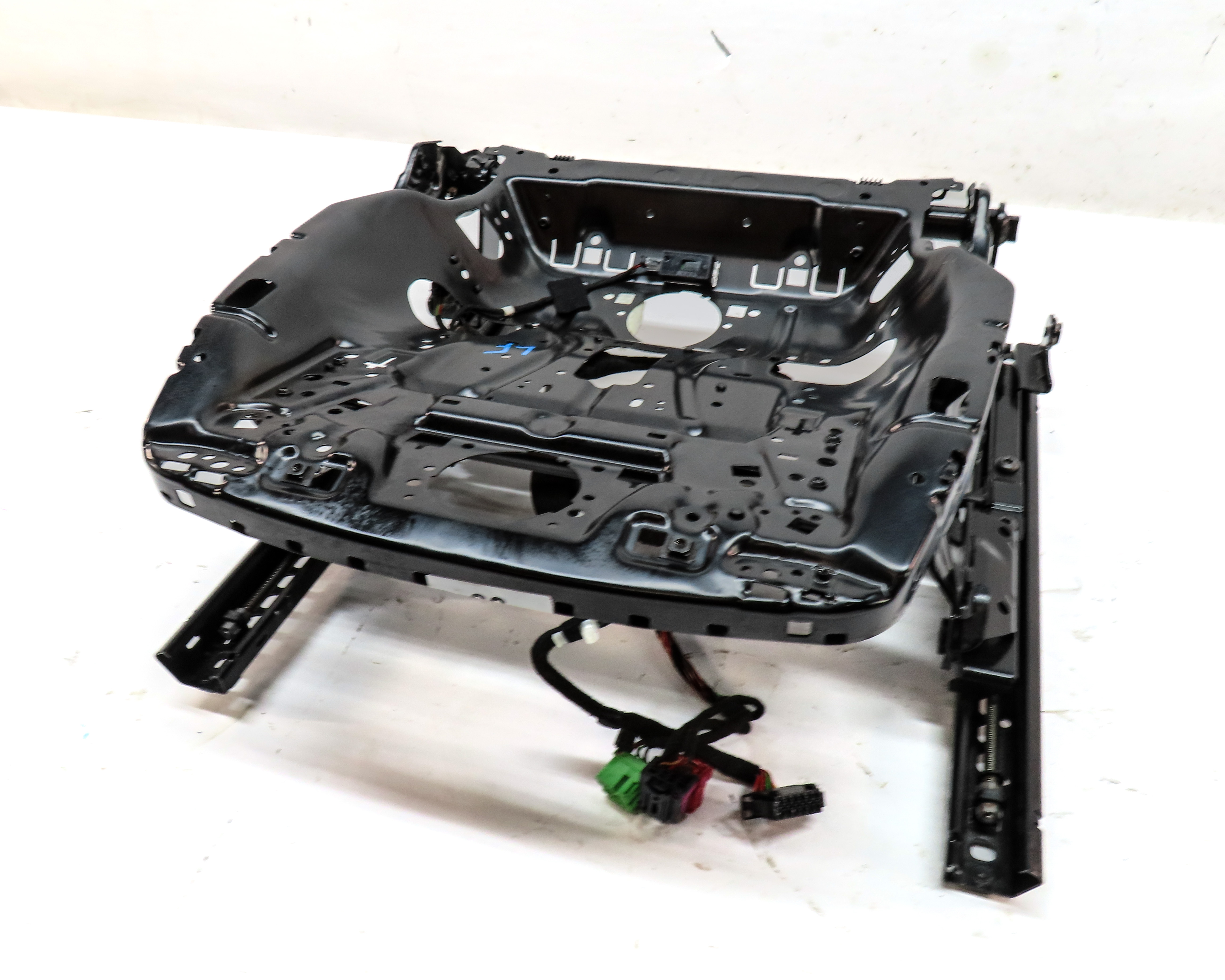 2015-2018 PORSCHE MACAN (95B) FRONT LEFT DRIVER SEAT TRACK w/ ADJUST MOTORS — exact item pictured